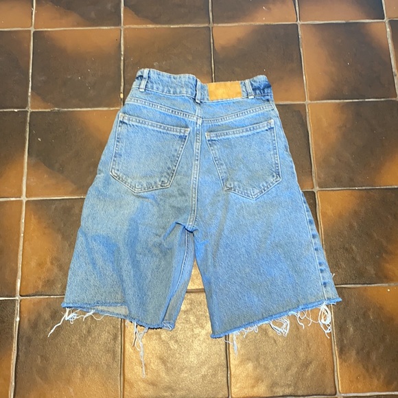 Super trendy and cute Zara Jean shorts. Like new - Picture 2 of 2
